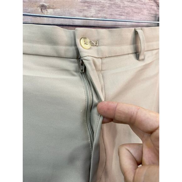Peter Millar Mens Golf Shorts 9" inseam Beige Performance Hybrid Size 40 - Picture 4 of 7